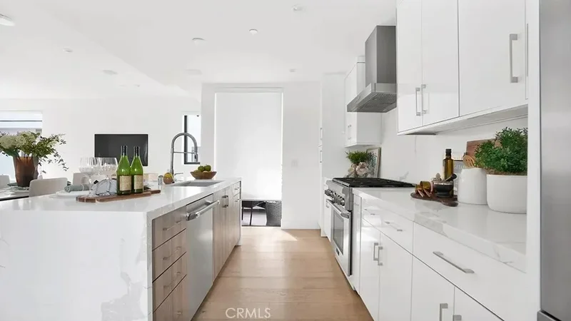 741 N Gramercy, Los Angeles, California, United States. - Photo 8