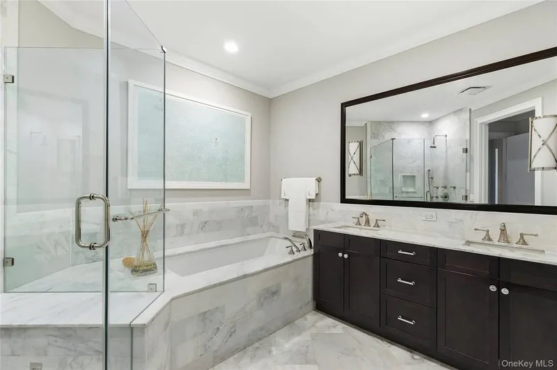 6000 Royal Court, #6012, Manhasset, New York, United States. - Photo 25