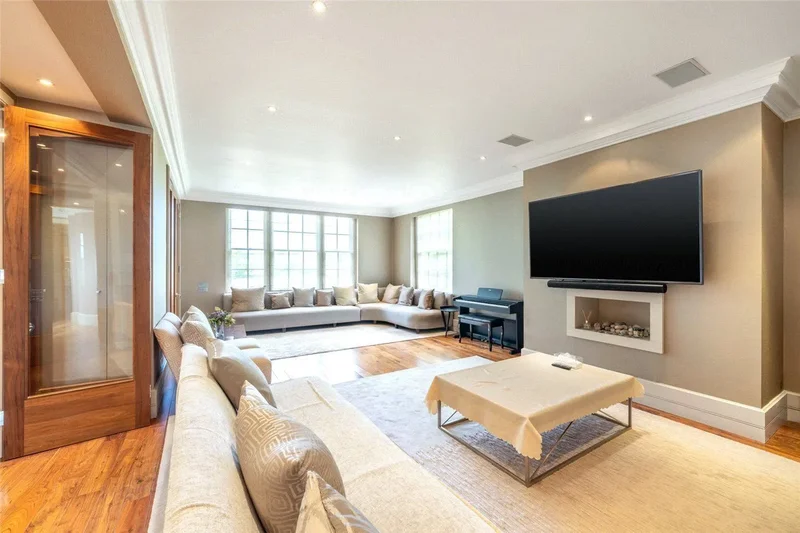 Apartment - London