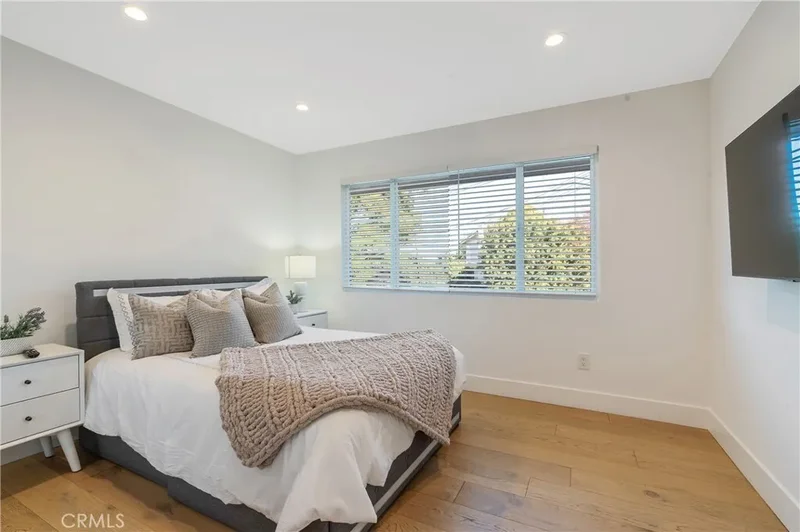 23534 Aetna St, Woodland Hills, CA 91367, Los Angeles, California, United States. - Photo 44