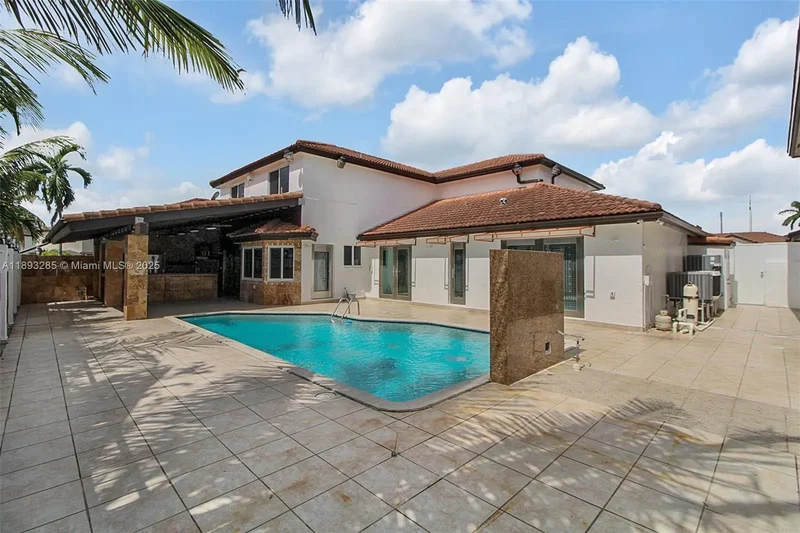 8416 NW 201st St, Hialeah, Florida, United States. - Photo 10