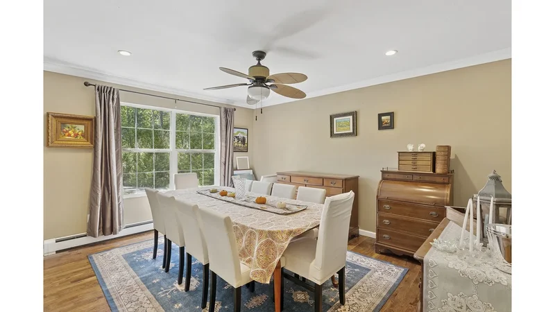 32 Atlantic Ave, Hampton Bays, New York, United States. - Photo 2
