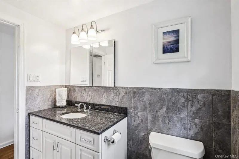 4 Club Court, Huntington, NY, 11743, USA, Halesite, New York, United States. - Photo 24