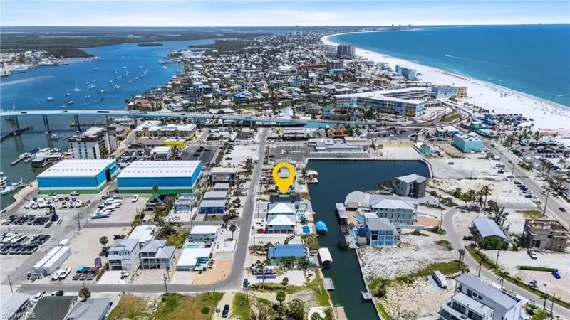 910 3rd ST, Fort Myers Beach, Florida, United States. - Photo 27