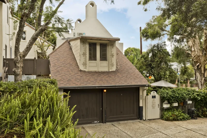 271 Beloit Avenue, Los Angeles, CA 90049, Los Angeles, California, United States. - Photo 2