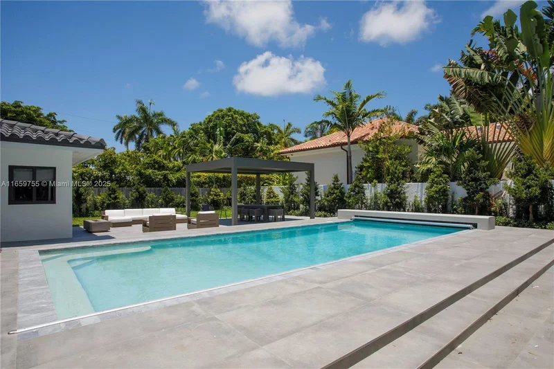 116 W 1st Ct, Miami Beach, Florida, United States. - Photo 13