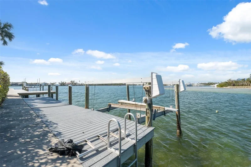 727 KEY ROYALE DRIVE, Holmes Beach, Florida, United States. - Photo 51