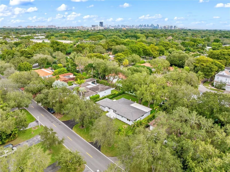 6011 Maynada St, Coral Gables, Florida, United States. - Photo 33