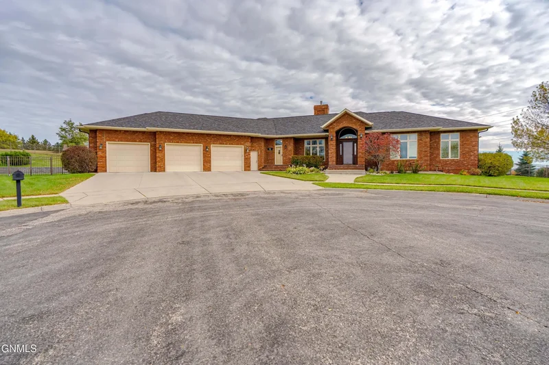 901 Corvette Circle, Bismarck, ND 58503, Bismarck, North Dakota, United States. - Photo 112