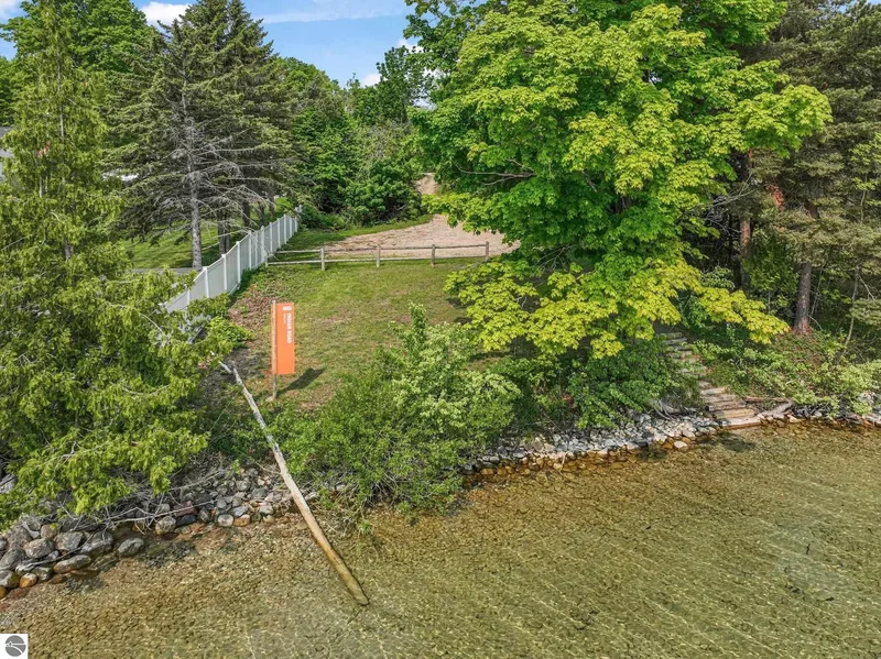 11660 Indian Road, Kewadin, MI 49648, Elk Rapids, Michigan, United States. - Photo 38