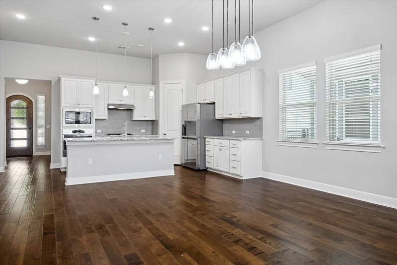 9400 Bayshore BND, Austin, Texas, United States. - Photo 6