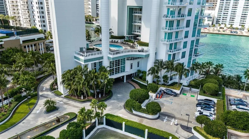 900 Brickell Key Blvd 1403, Miami, Florida, United States. - Photo 5