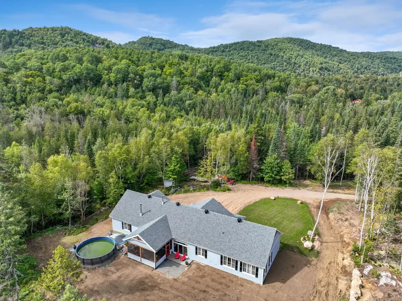 267 Rue Maurice, Amherst, Quebec, Canada. - Photo 72