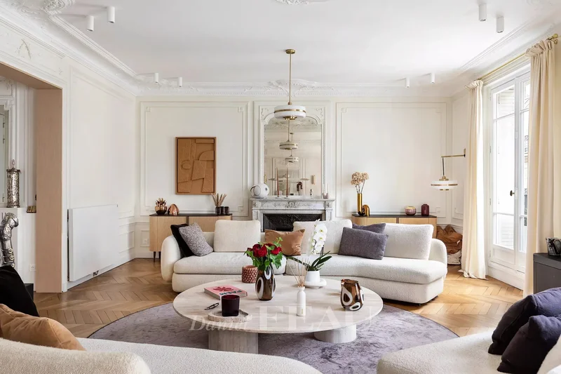 Neuilly-sur-Seine - A renovated 4-bed apartment