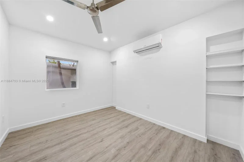 1825 Alamanda Dr, North Miami Beach, Florida, United States. - Photo 17