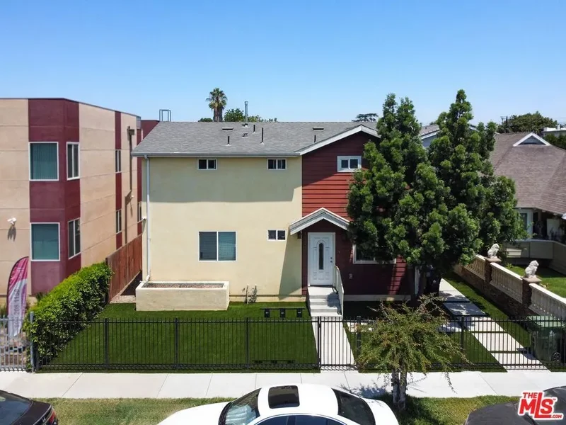 1325 W 37th Place, Los Angeles, California, United States. - Photo 9