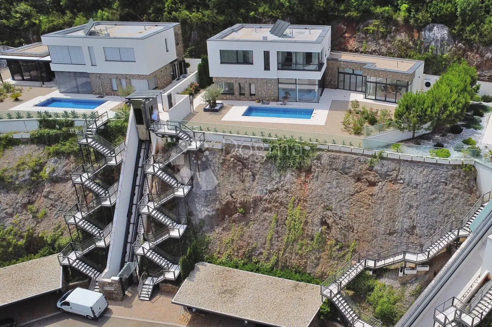 Exterior photo 5