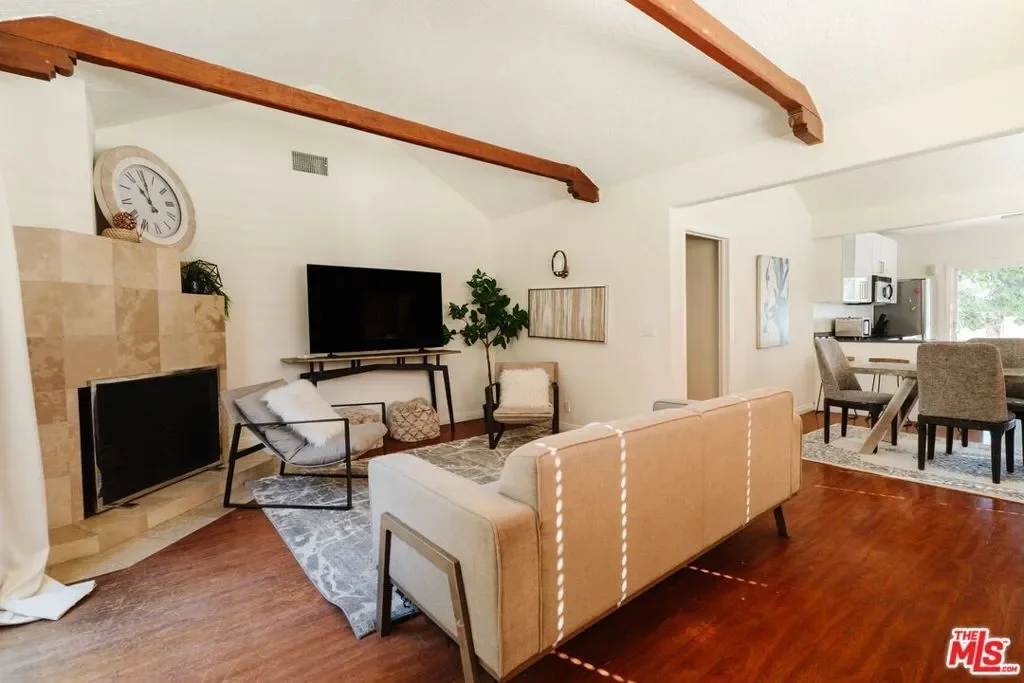 2060 High Tower Drive, Los Angeles, California, United States. - Photo 15