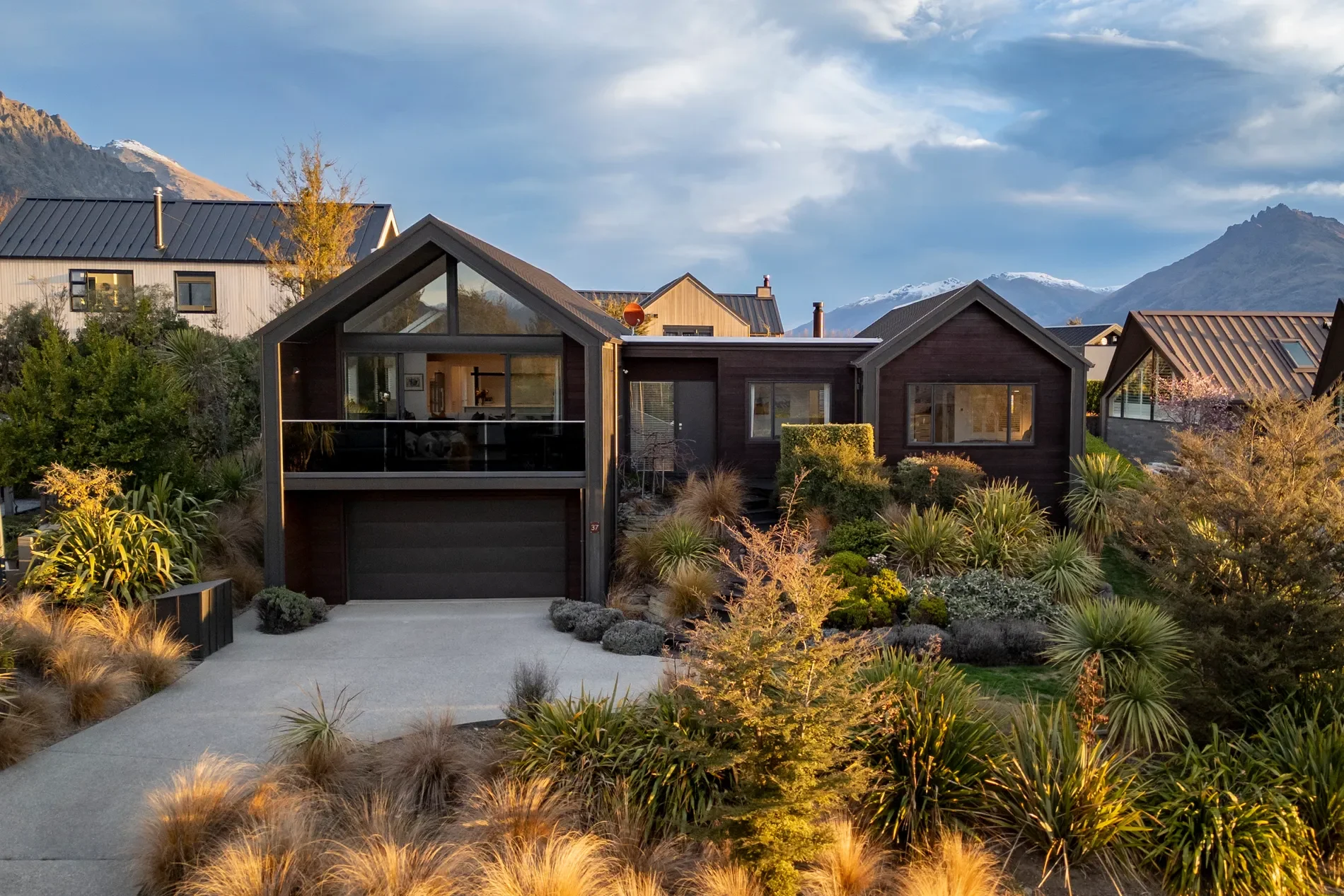 Exterior photo 8