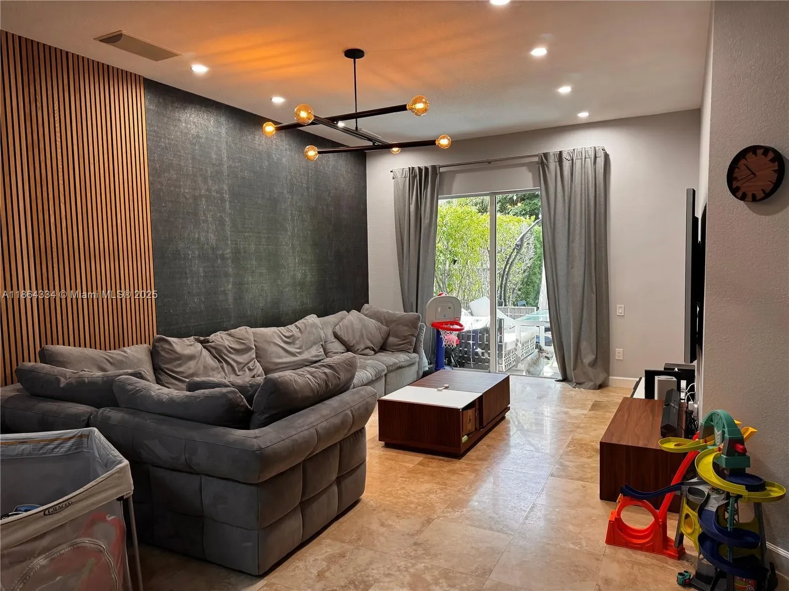 876 W Spinnaker Dr W, Hollywood, Florida, United States. - Photo 3