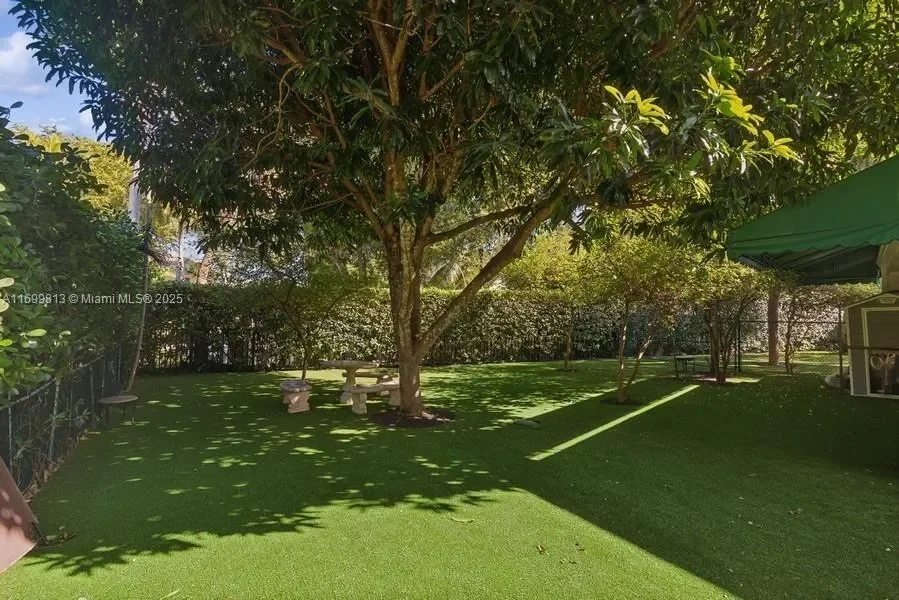 7001 Robles St, Miami, Florida, United States. - Photo 17