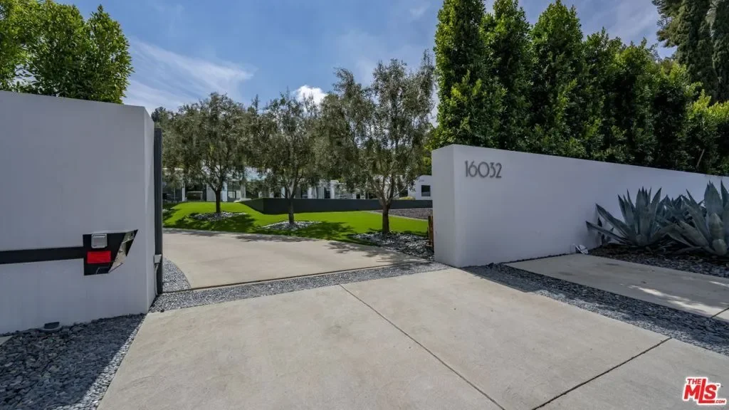 16032 VALLEY VISTA Boulevard, Los Angeles, California, United States. - Photo 26