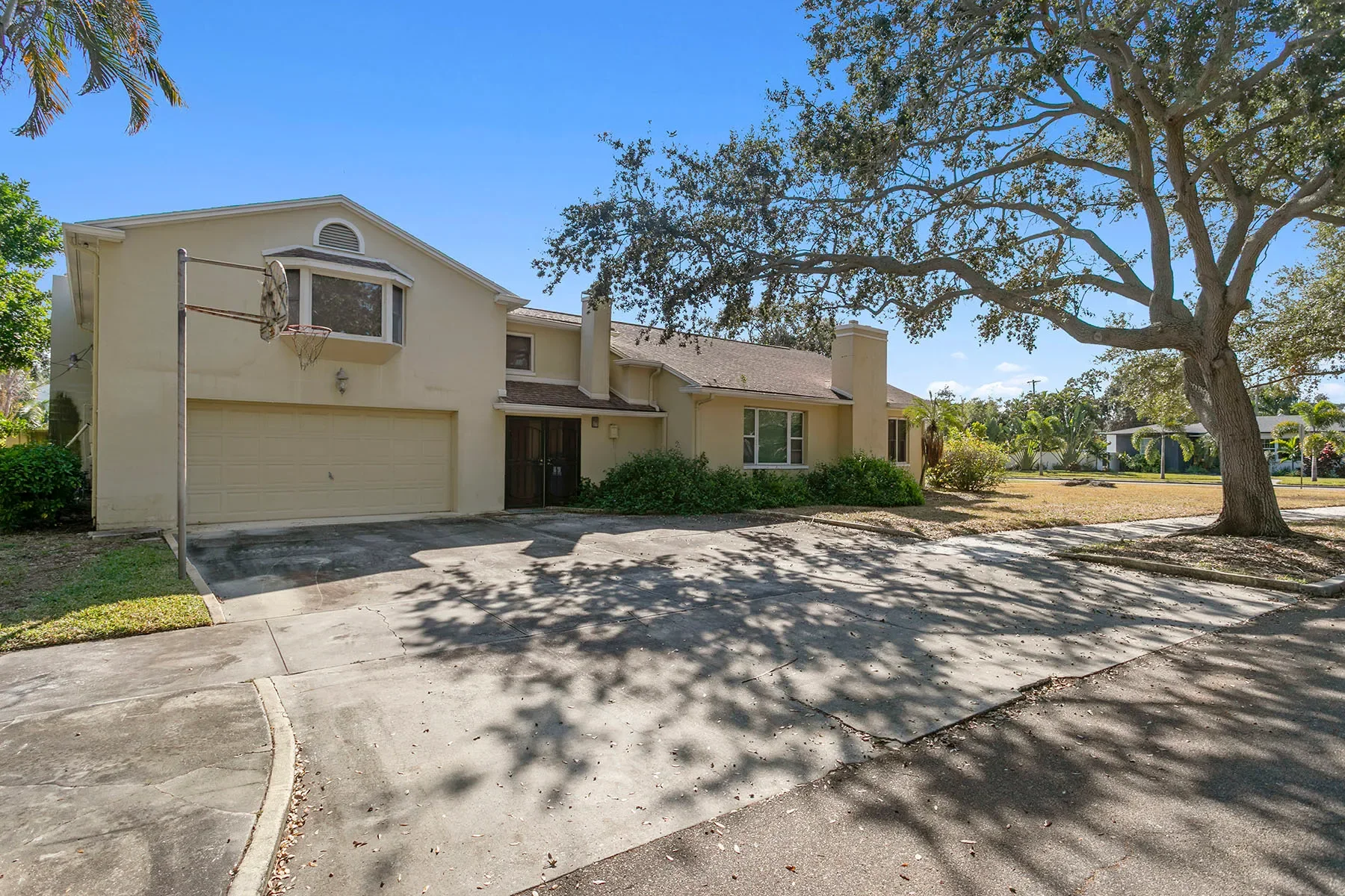 Exterior photo 3