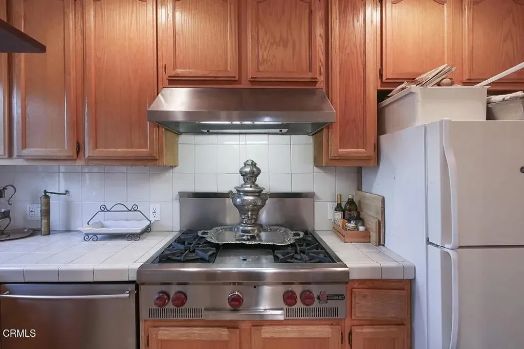 426 N Canyon Boulevard, Bradbury, California, United States. - Photo 18