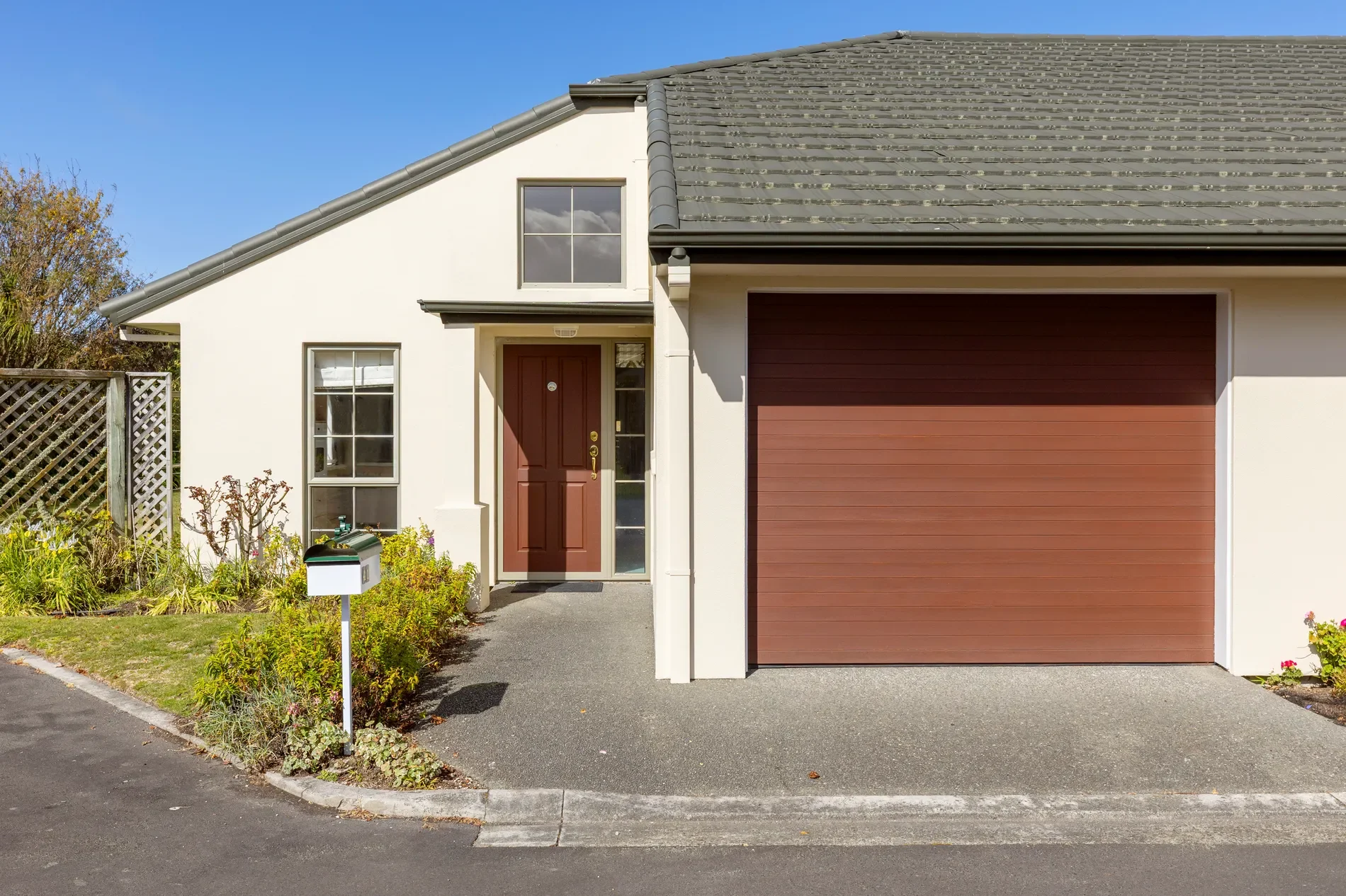 Exterior photo 3