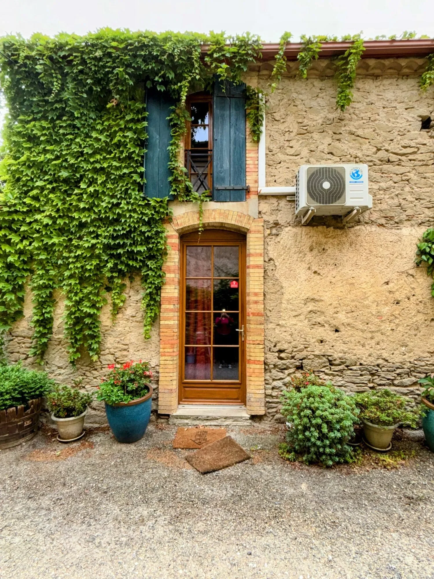 Exterior photo 2