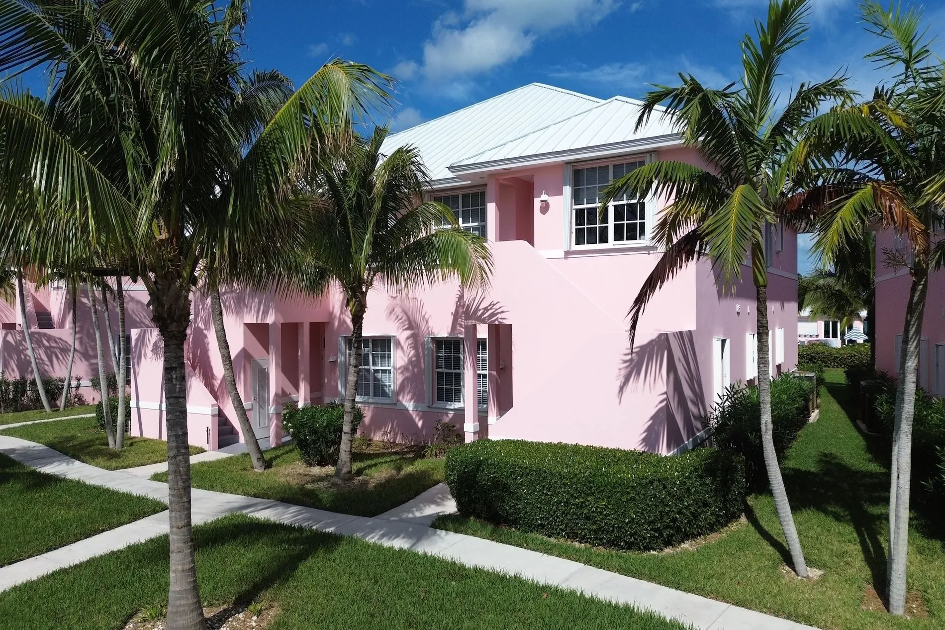Exterior photo 2