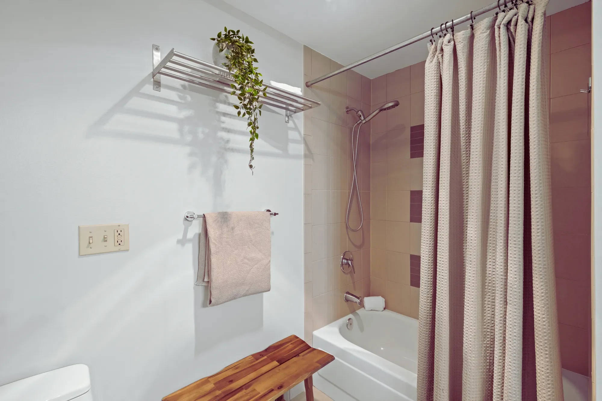 1550 Eastlake Ave E Unit #105 , Seattle, WA 98102, Seattle, Washington, United States. - Photo 9