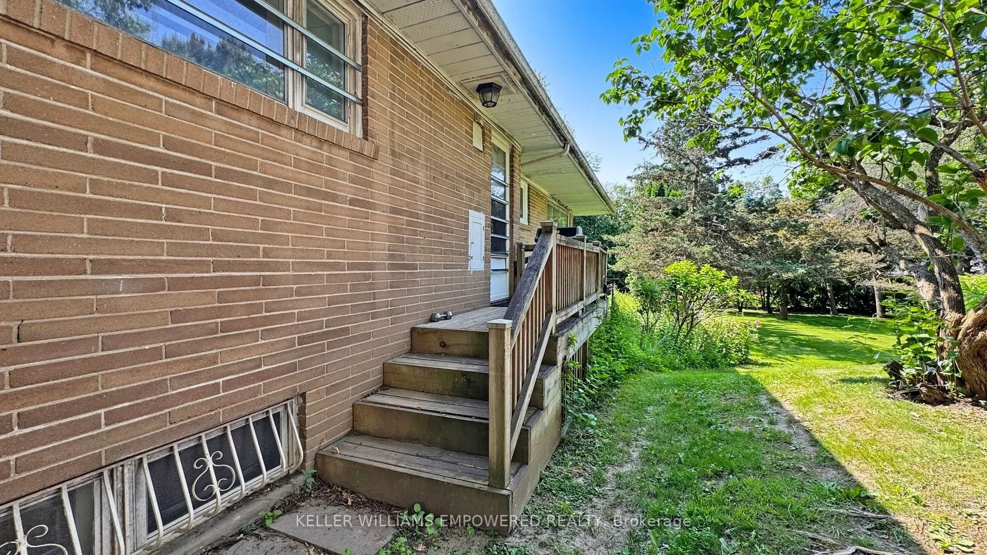 117 Arjay Crescent, Toronto, ON M2L 1C6, Toronto, Ontario, Canada. - Photo 2