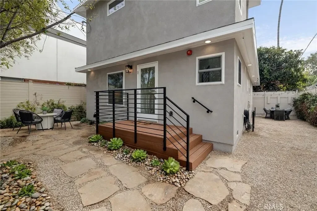 724 San Miguel Avenue, Los Angeles, California, United States. - Photo 2
