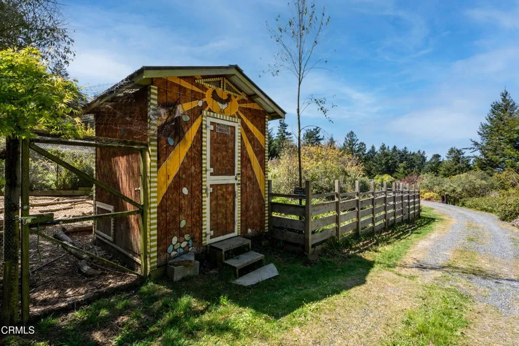 40811 Eureka Hill Road, Point Arena, California, United States. - Photo 22