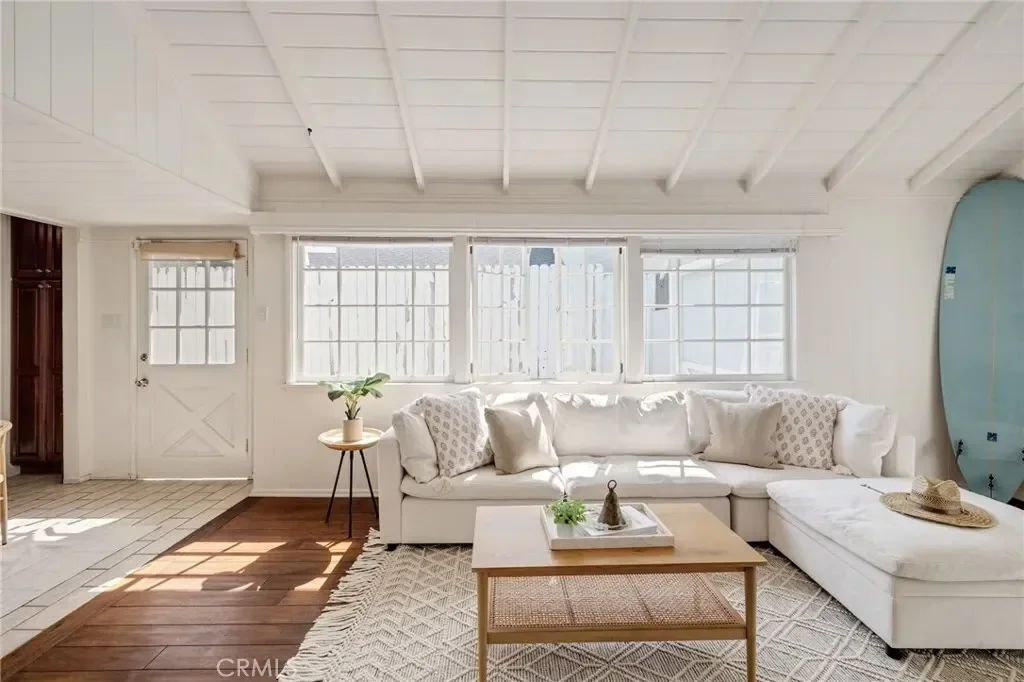 525 Manhattan Beach Boulevard, Manhattan Beach, California, United States. - Photo 21