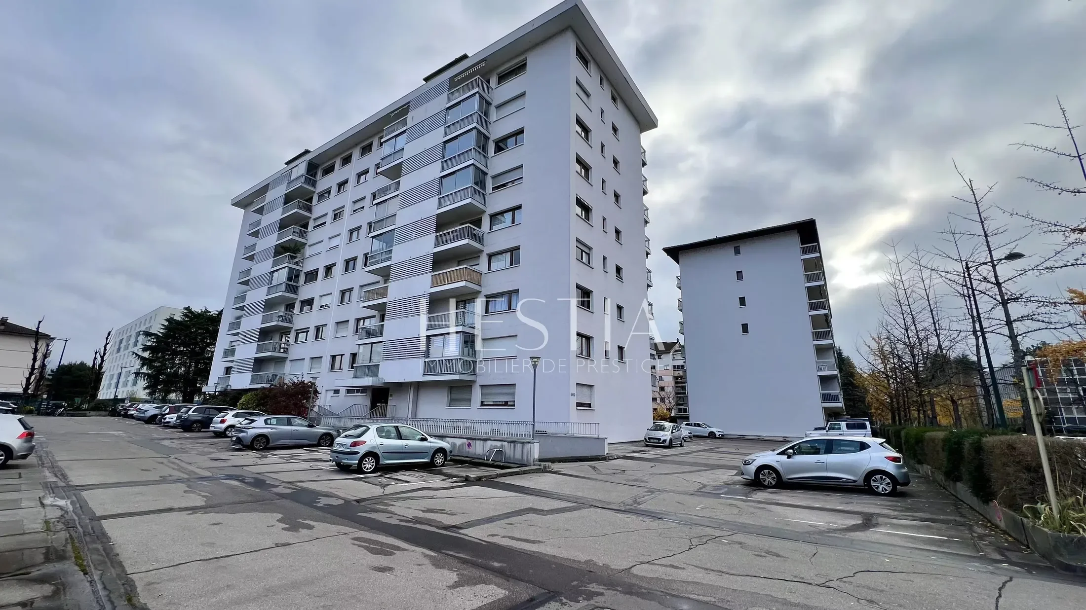Exterior photo 7