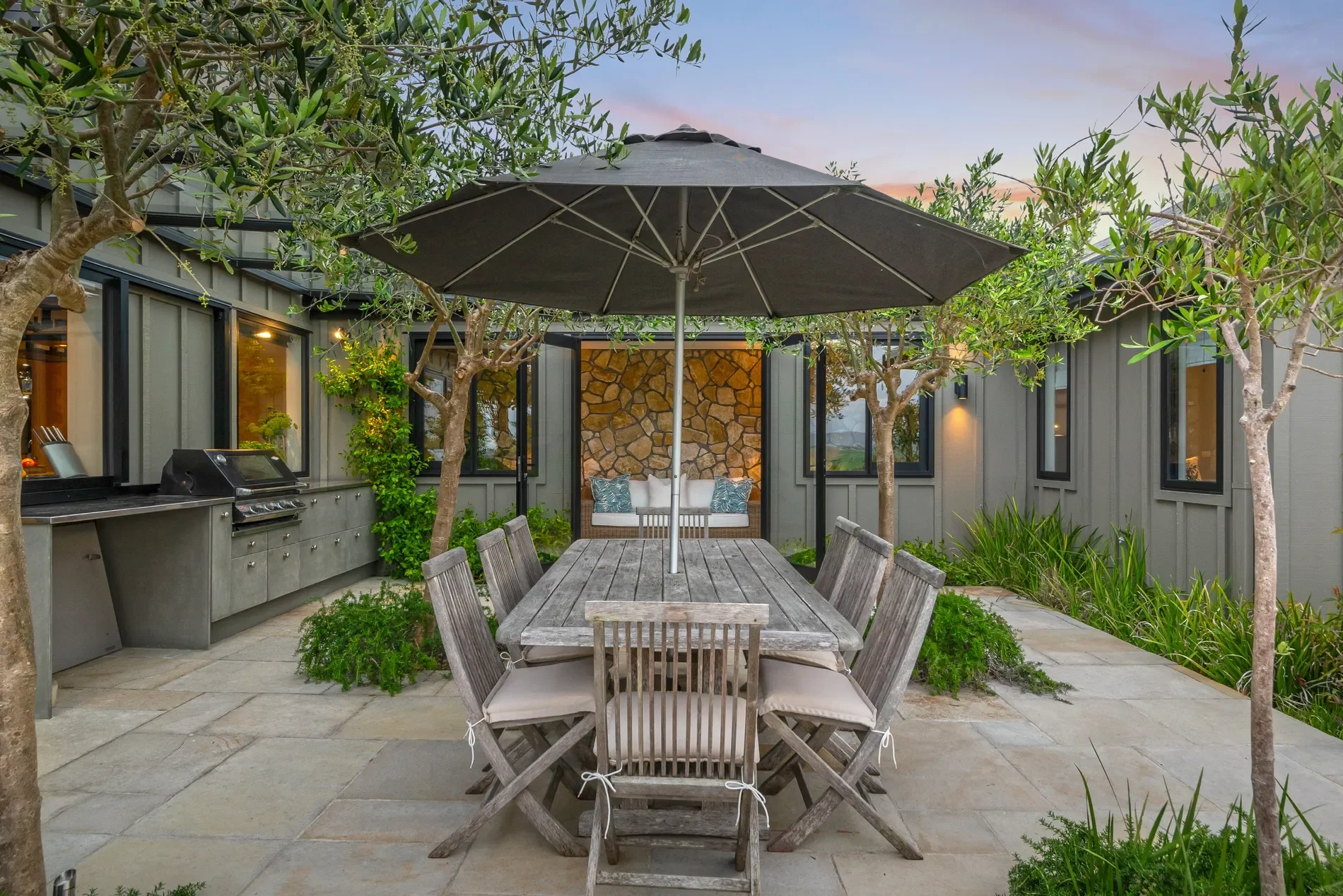 Exterior photo 7