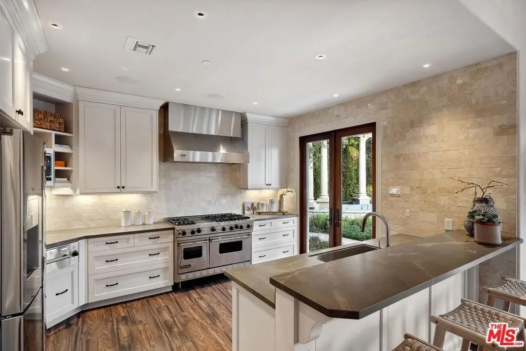 6882 Arizona Avenue, Los Angeles, California, United States. - Photo 18