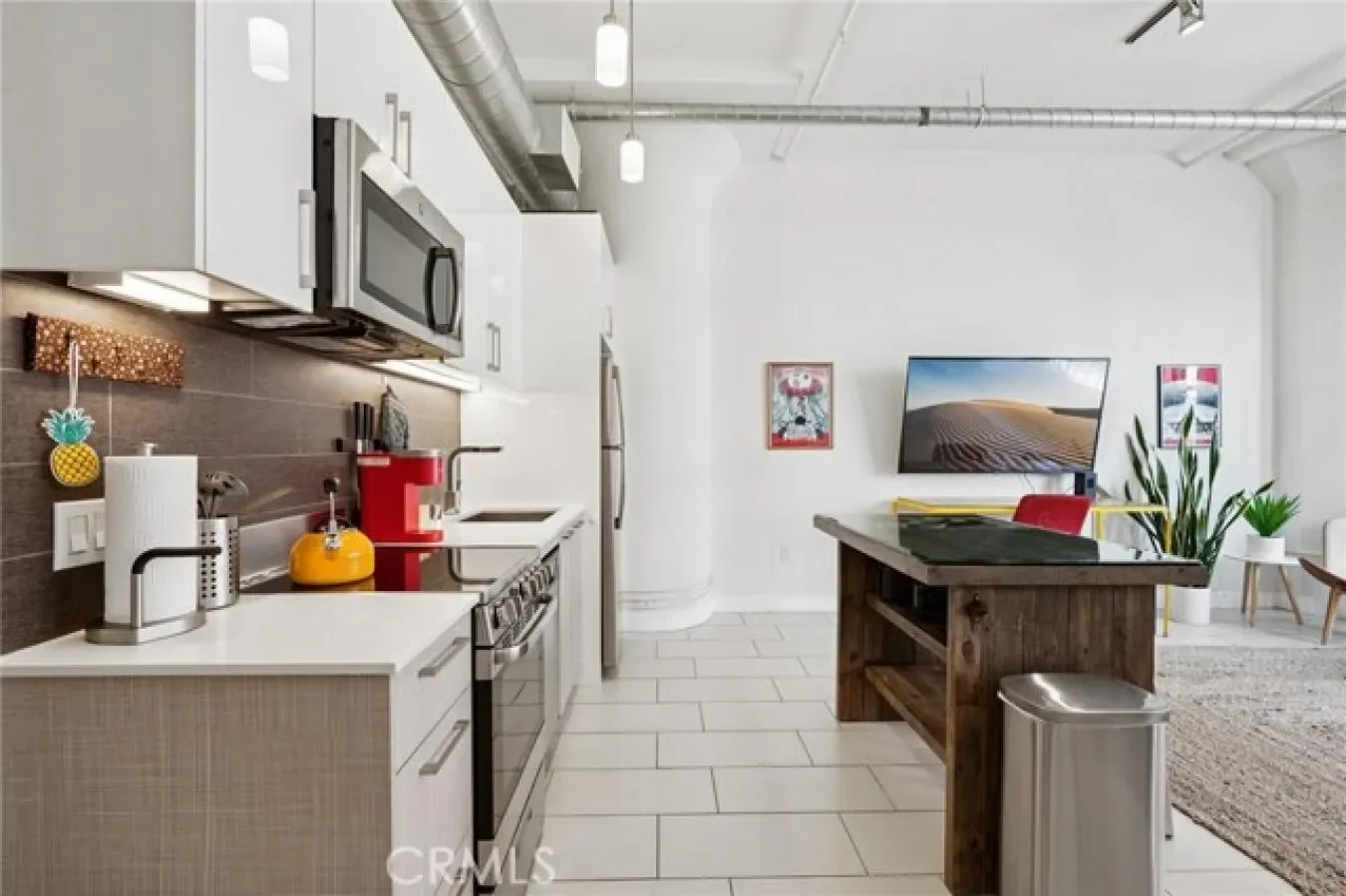 939 Broadway Unit 203, Los Angeles, California, United States. - Photo 2