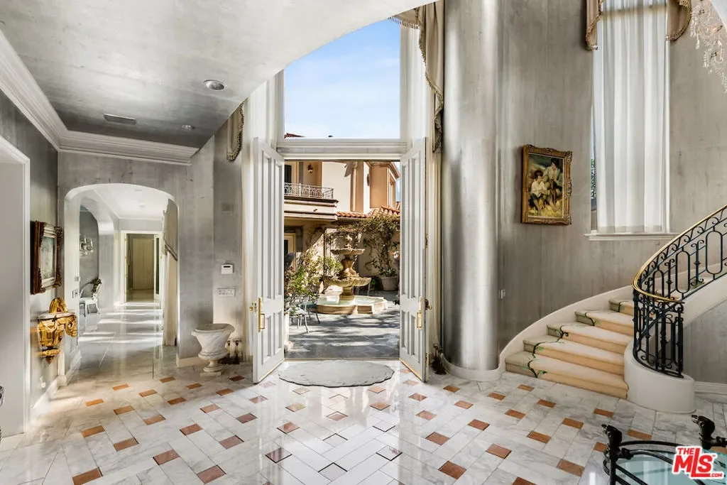 10275 Century Woods Drive, Los Angeles, California, United States. - Photo 11