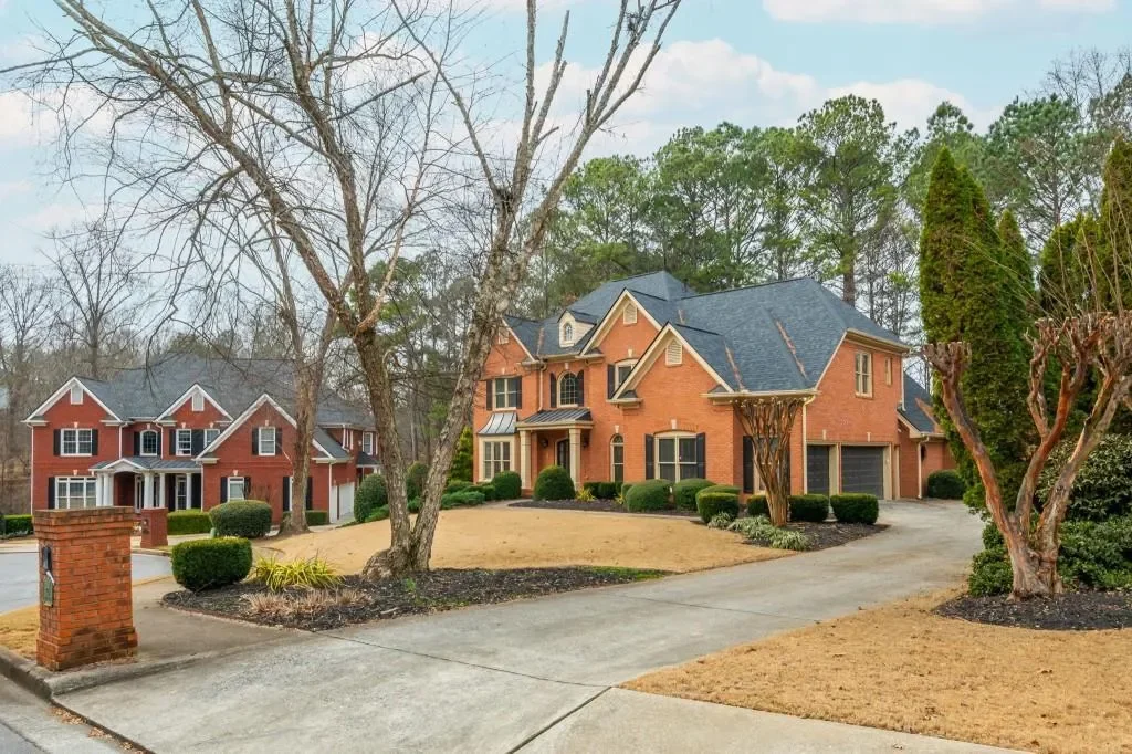 Exterior photo 6