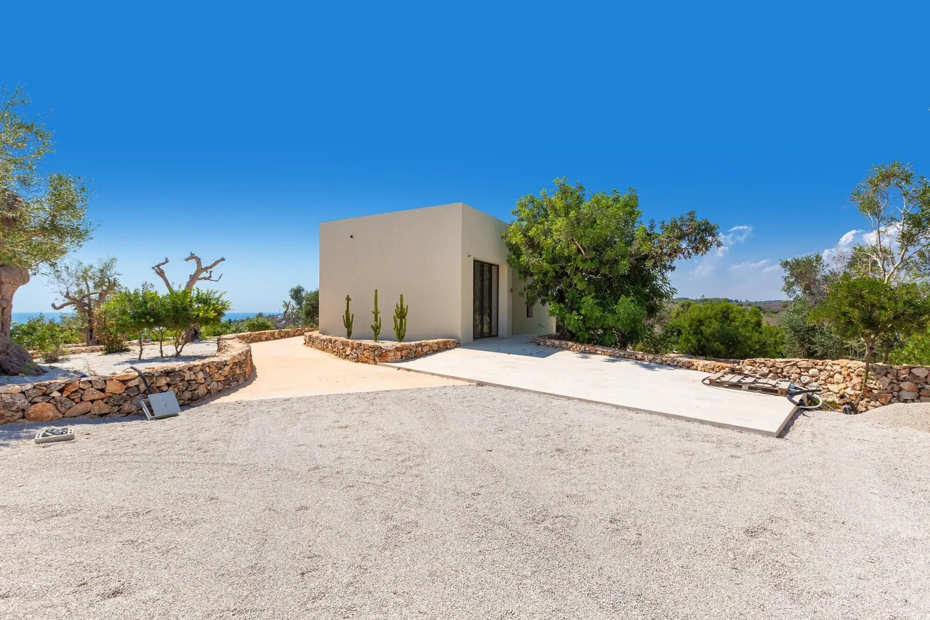 Exterior photo 3