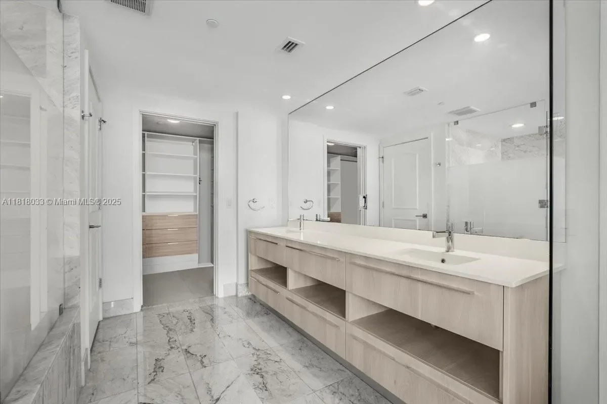 3131 NE 7th Ave 3306, Miami, Florida, United States. - Photo 22
