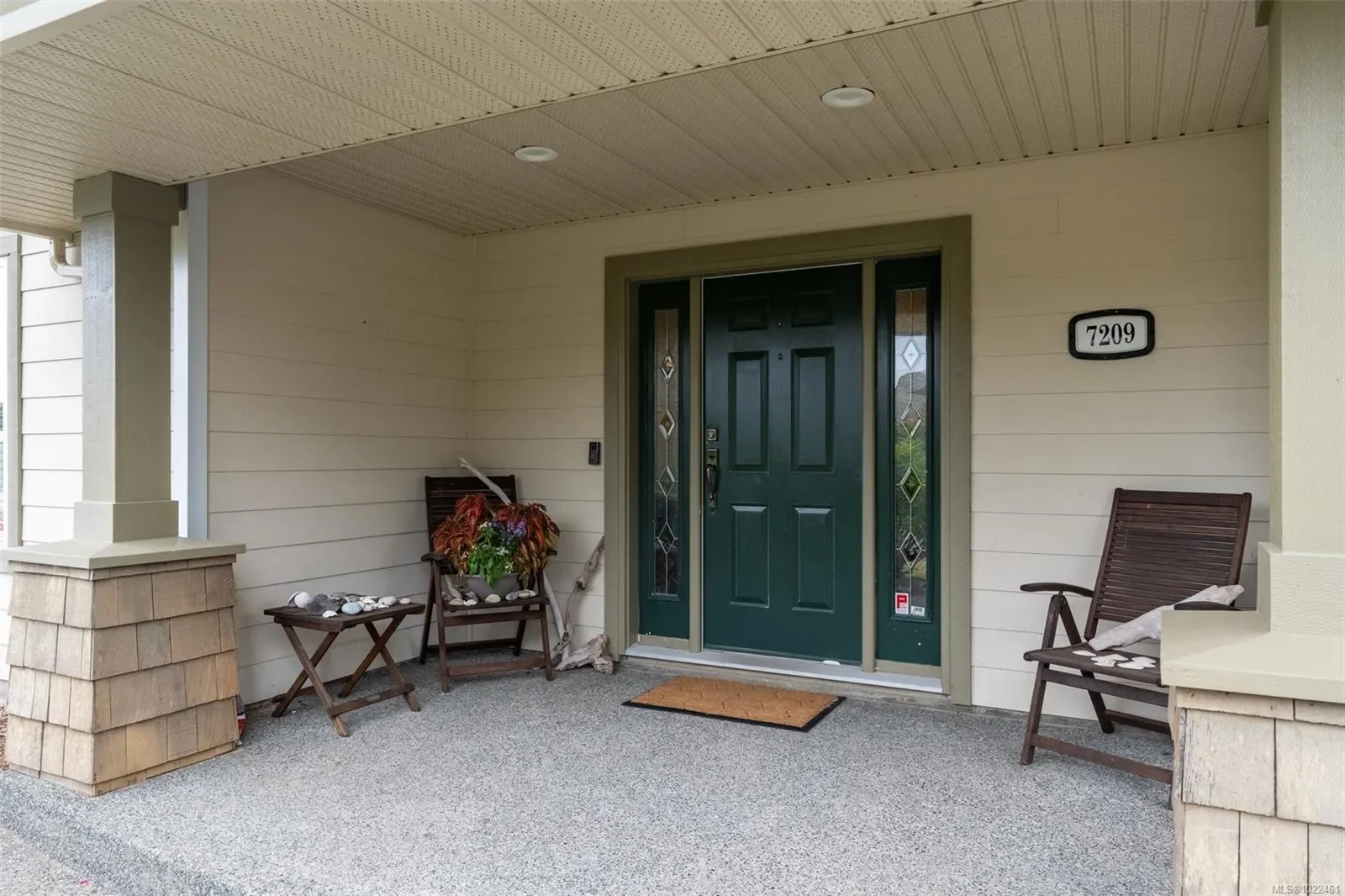 Exterior photo 8
