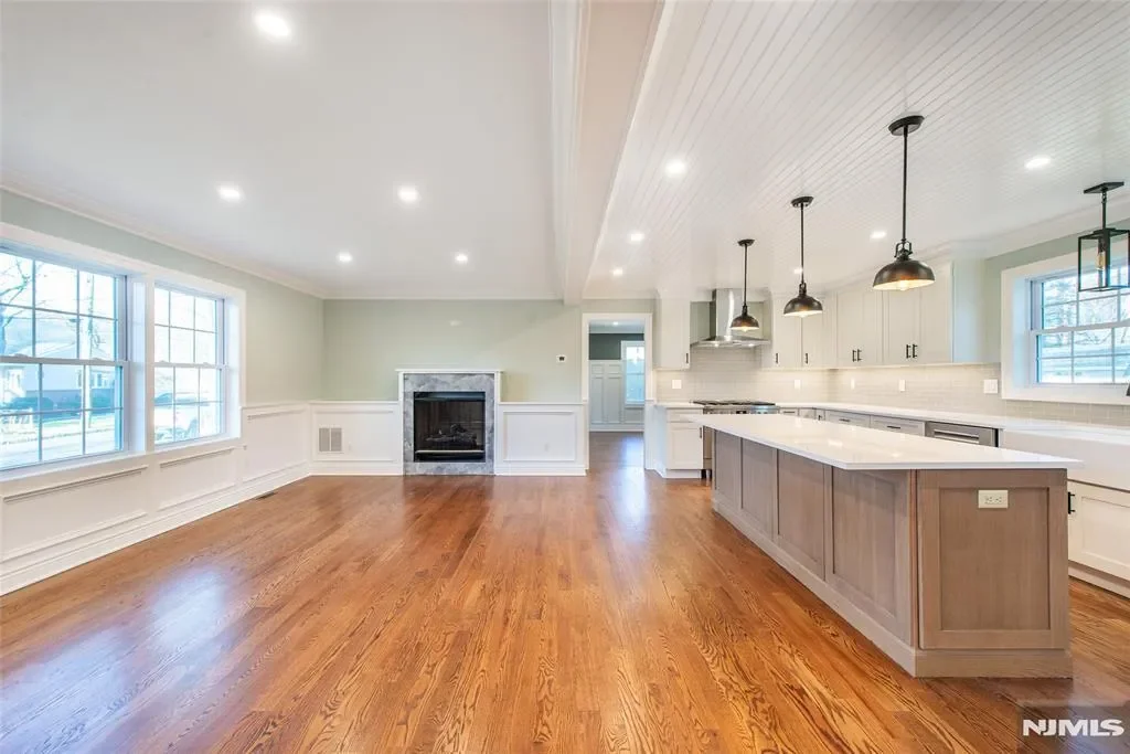 44 4th Avenue, Roseland, NJ 07068, Roseland, New Jersey, United States. - Photo 18
