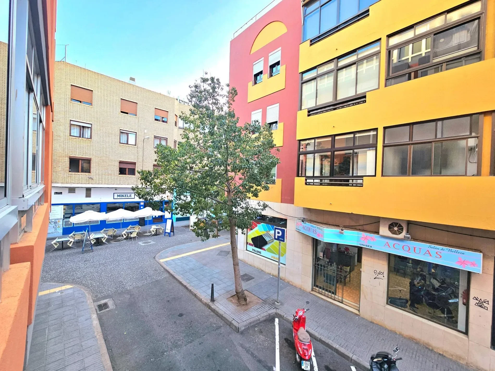 Exterior photo 3