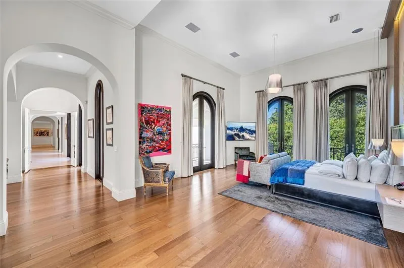 8 Bedrooms Single Family Detached