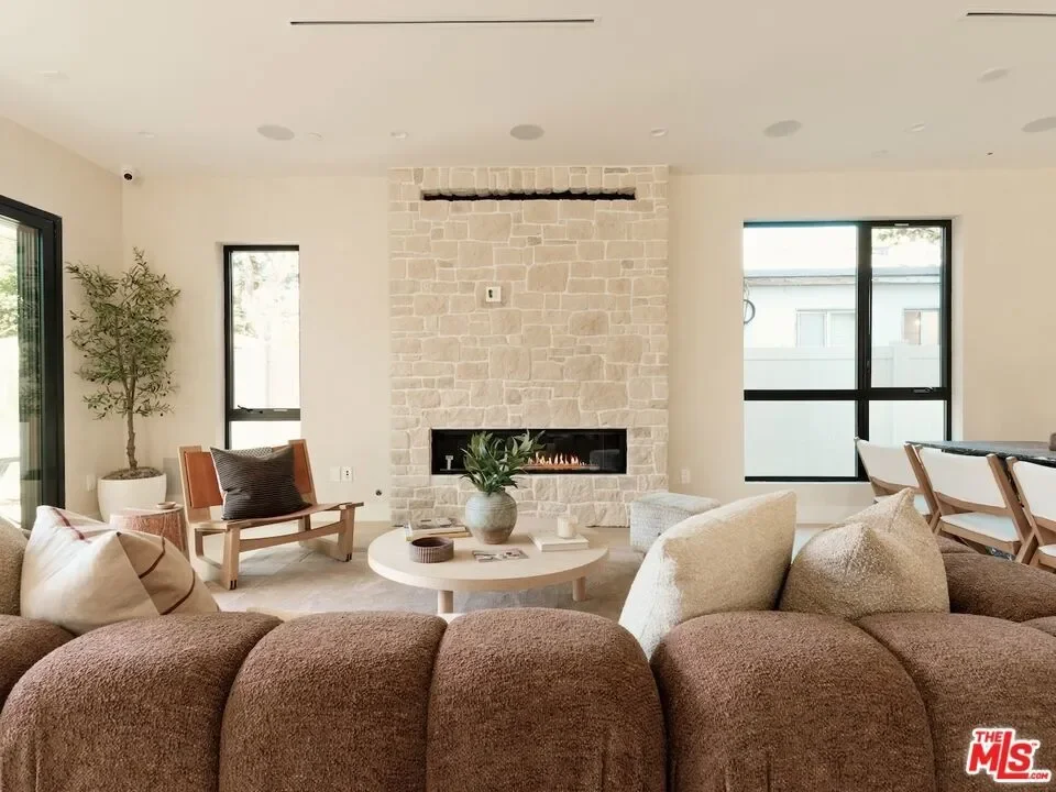 3629 Rosewood Avenue, Los Angeles, California, United States. - Photo 10