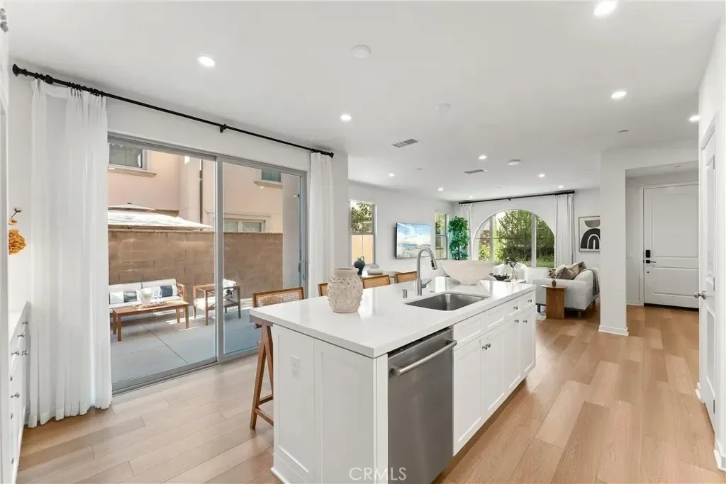 136 Newburry, Irvine, California, United States. - Photo 6